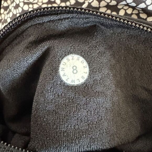 Lululemon Real Quick Short *Perforated 3.5" size 8 - Picture 8 of 8